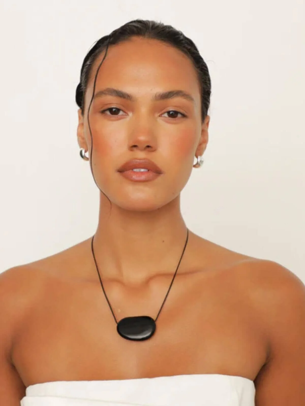 Julia - Black - Image 2