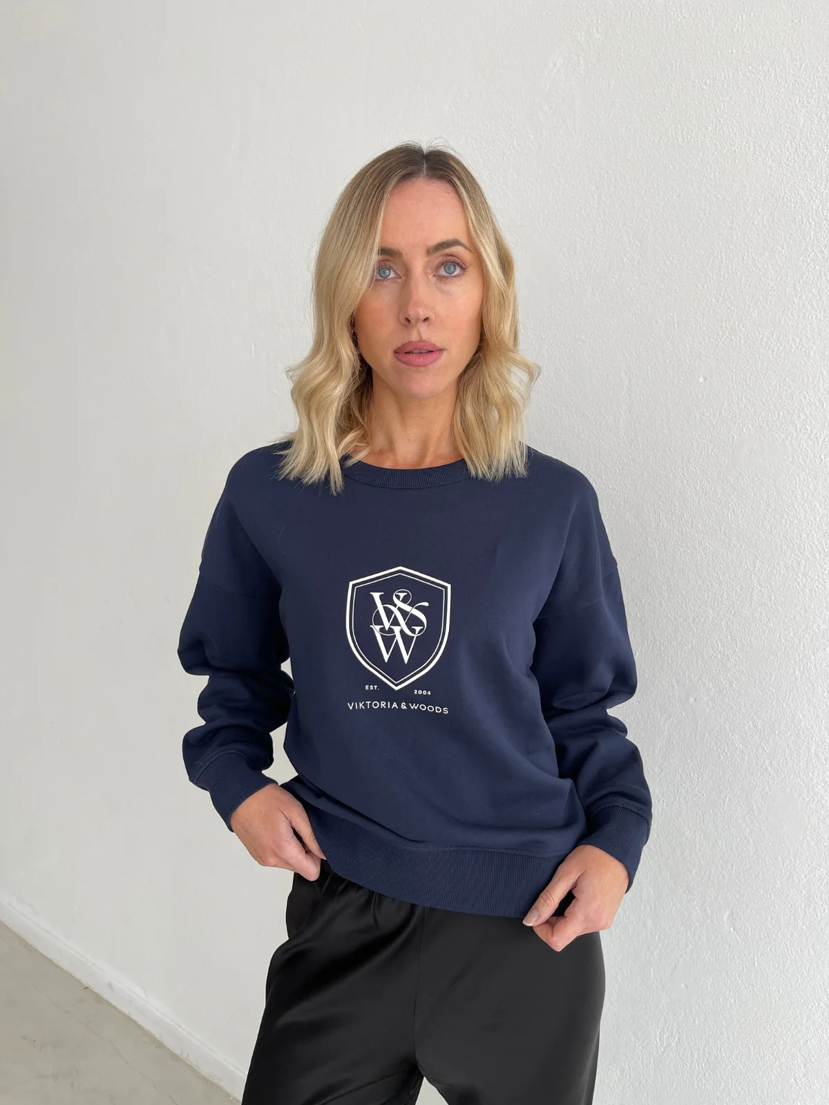 V&W Crest Sweater - Navy - Image 3